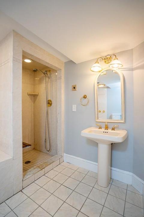 200 Ellendale Cir, Springfield, MA 01128 photo 27