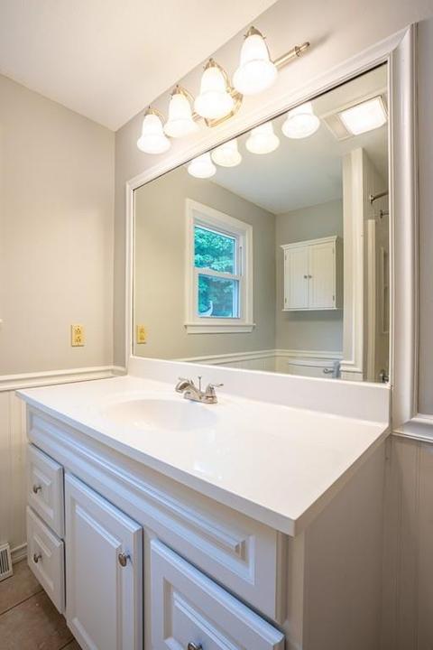 200 Ellendale Cir, Springfield, MA 01128 photo 10