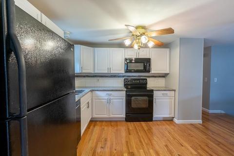200 Ellendale Cir, Springfield, MA 01128 photo 9