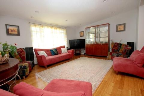7 Melendy Dr, Reading, MA 01867 photo 3