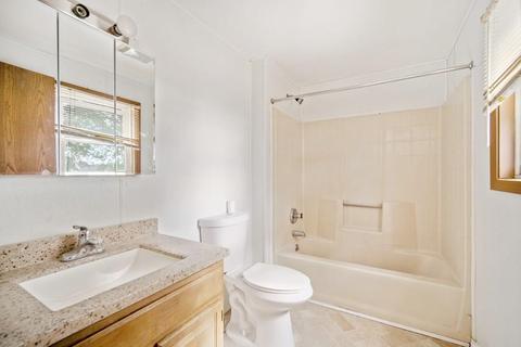 473 Central St, Springfield, MA 01105 photo 8