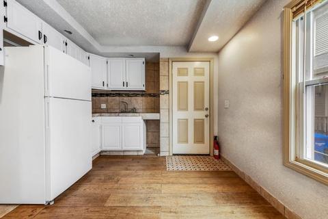 14 Welcome Pl, Springfield, MA 01109 photo 4