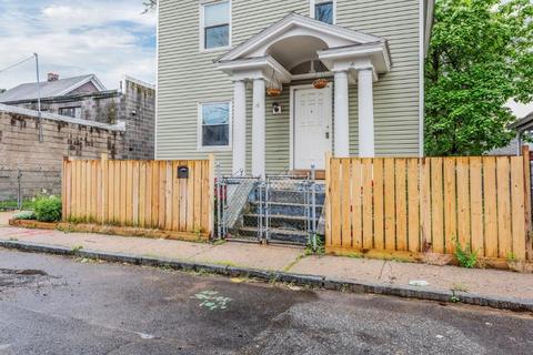 14 Welcome Pl, Springfield, MA 01109 photo 3