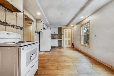 14 Welcome Pl, Springfield, MA 01109 photo 9