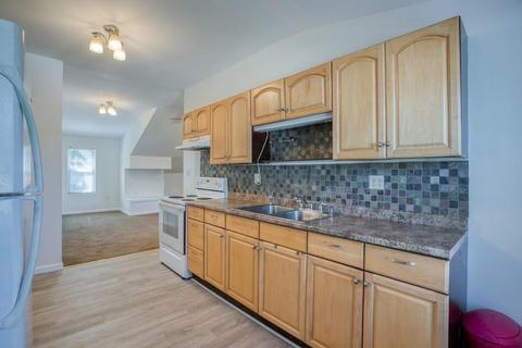 35 Britton St, Chicopee, MA 01020 photo 3