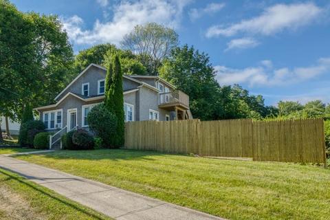 35 Britton St, Chicopee, MA 01020 photo 2
