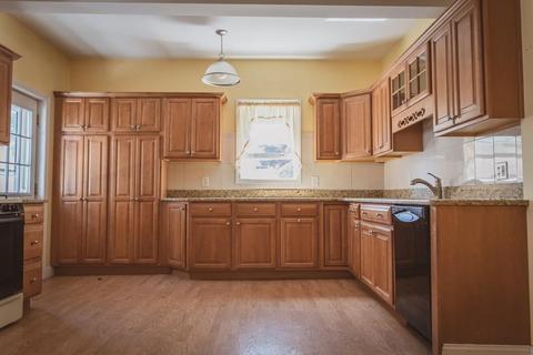 154 Hanover St, Fall River, MA 02720 photo 5