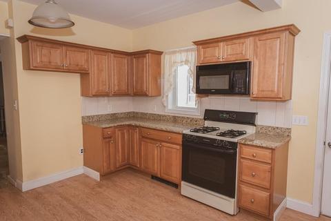 154 Hanover St, Fall River, MA 02720 photo 9