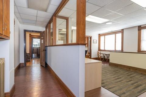 672 Chestnut St, Springfield, MA 01107 photo 10
