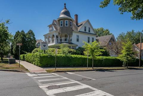 672 Chestnut St, Springfield, MA 01107 photo 3