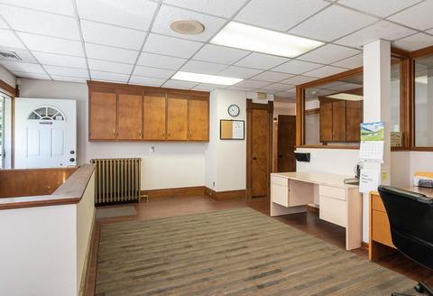 672 Chestnut St, Springfield, MA 01107 photo 11