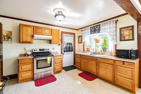 18 Hartley St, Springfield, MA 01104 photo 9