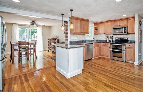 36 Laurel Ln, Reading, MA 01867 photo 5