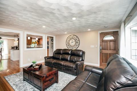 36 Laurel Ln, Reading, MA 01867 photo 3