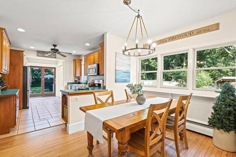 25 Forest St, Reading, MA 01867 photo 14