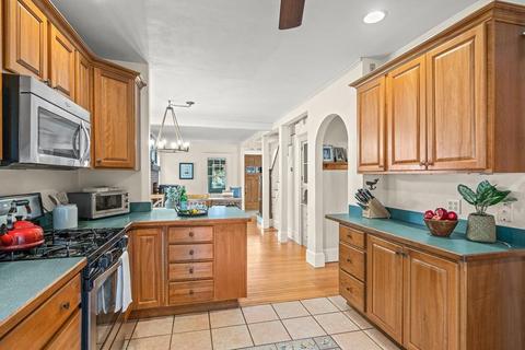 25 Forest St, Reading, MA 01867 photo 16