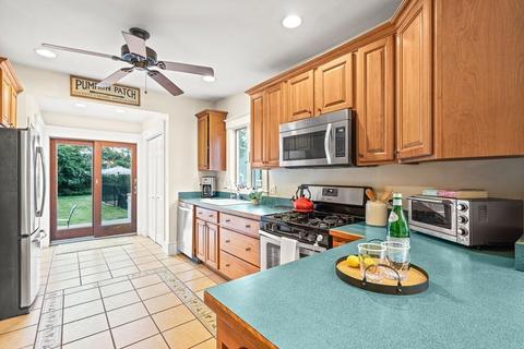 25 Forest St, Reading, MA 01867 photo 21