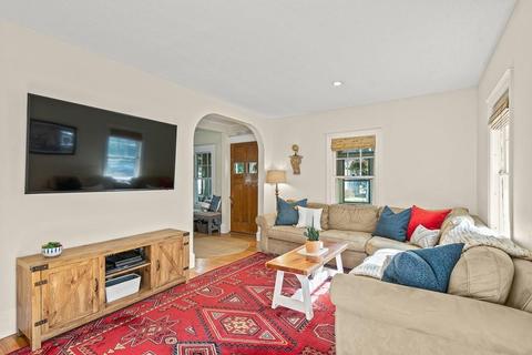 25 Forest St, Reading, MA 01867 photo 9