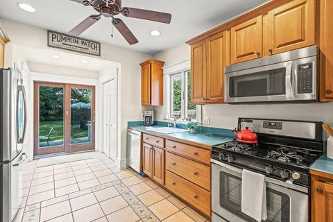 25 Forest St, Reading, MA 01867 photo 17