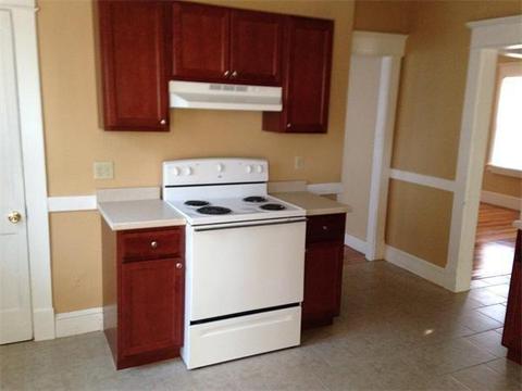 27 Palm St, Springfield, MA 01108 photo 5