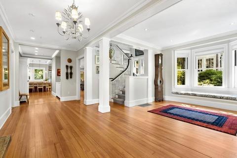 35 Allerton St, Brookline, MA 02445 photo 4