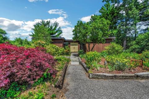 800 Plumtree Rd, Springfield, MA 01118 photo 1