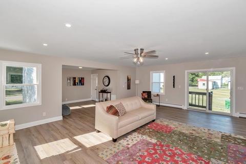 49 Joy St, Chicopee, MA 01013 photo 9