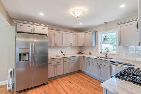 49 Joy St, Chicopee, MA 01013 photo 1