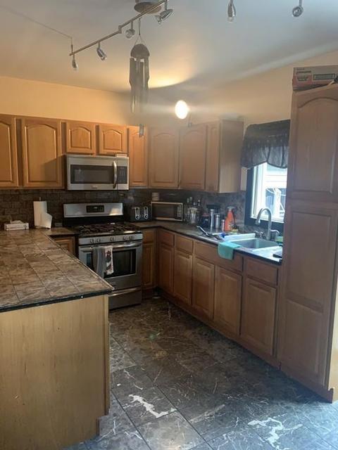22 Orleans St, Springfield, MA 01109 photo 2