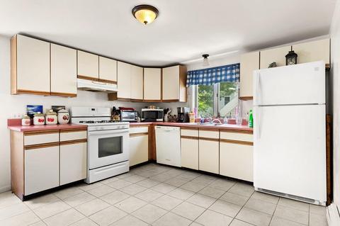 3 Clark St, Amesbury, MA 01913 photo 4