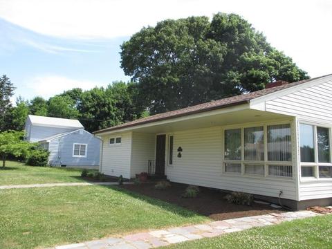 21 Vincent St, Fall River, MA 02720 photo 2
