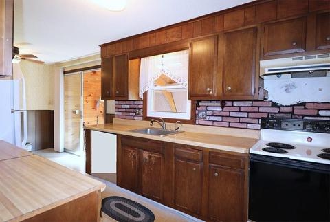 39 Albee St, Springfield, MA 01129 photo 4