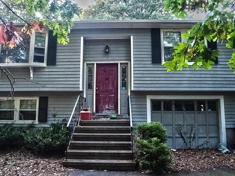 7 Hope Ln, Dedham, MA 02026 photo 2