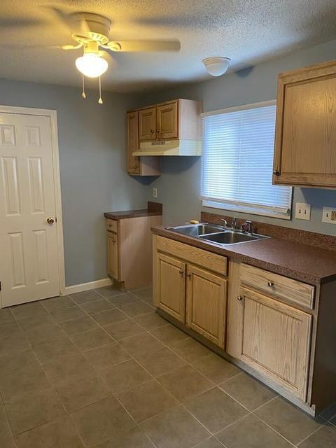 34 Penrose St, Springfield, MA 01109 photo 6