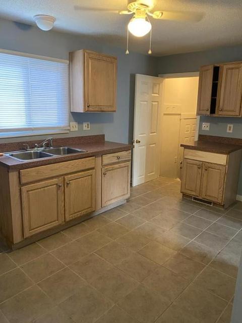 34 Penrose St, Springfield, MA 01109 photo 4