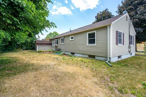 56 Pondview Dr, Chicopee, MA 01020 photo 8