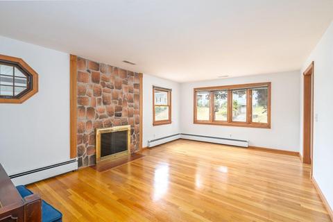 56 Pondview Dr, Chicopee, MA 01020 photo 17
