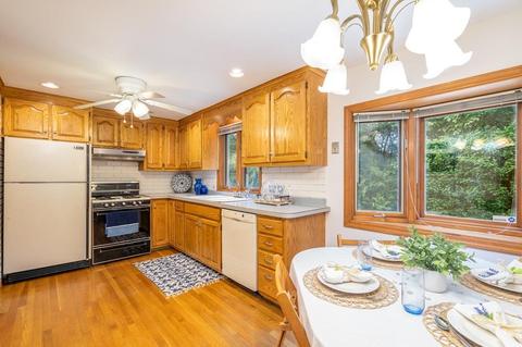56 Pondview Dr, Chicopee, MA 01020 photo 14