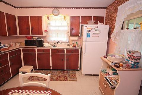 11 Carnarvon Cir, Springfield, MA 01109 photo 7