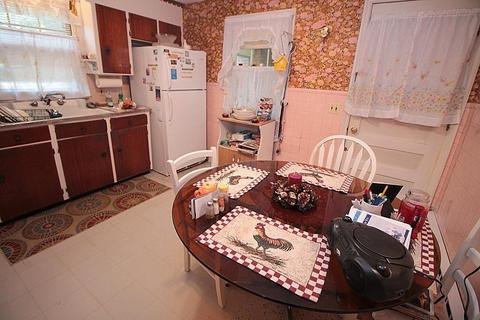 11 Carnarvon Cir, Springfield, MA 01109 photo 8