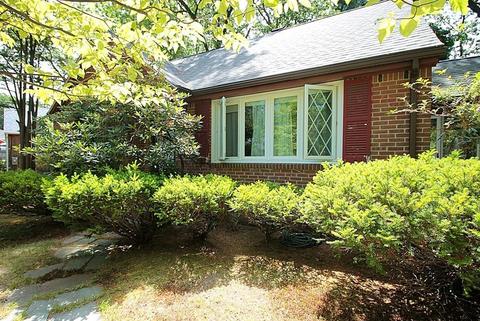 11 Carnarvon Cir, Springfield, MA 01109 photo 3