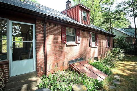 11 Carnarvon Cir, Springfield, MA 01109 photo 37