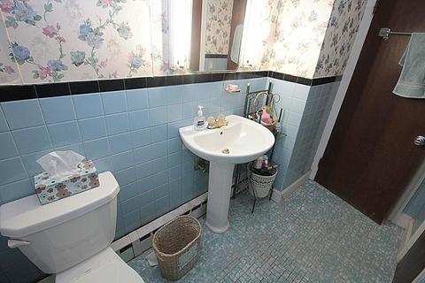 11 Carnarvon Cir, Springfield, MA 01109 photo 16