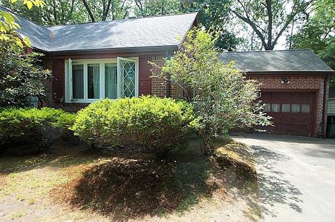 11 Carnarvon Cir, Springfield, MA 01109 photo 4