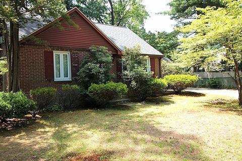 11 Carnarvon Cir, Springfield, MA 01109 photo 2