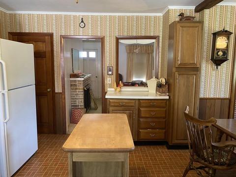 36 Cherry St, Ware, MA 01082 photo 11