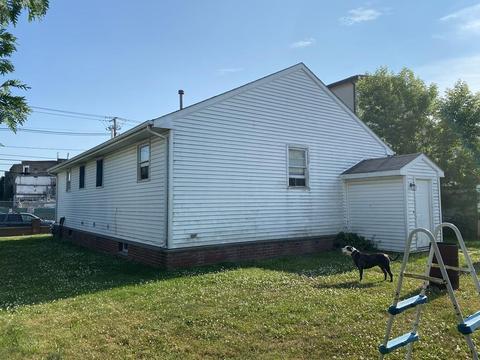 902 Dwelly St, Fall River, MA 02724 photo 3