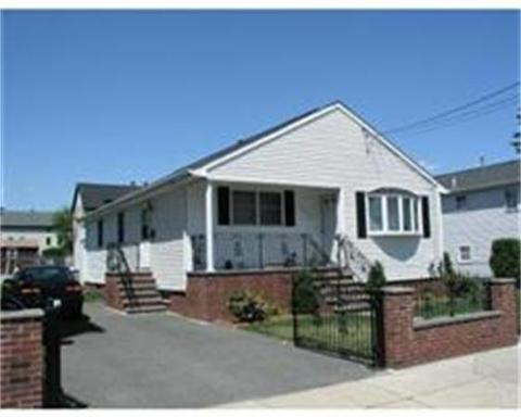 902 Dwelly St, Fall River, MA 02724 photo 1