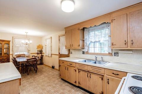 102 Bulat Dr, Springfield, MA 01129 photo 9
