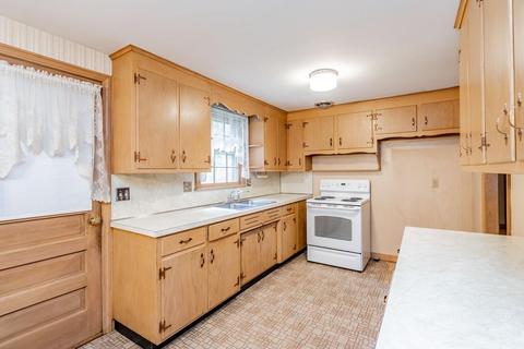 102 Bulat Dr, Springfield, MA 01129 photo 5